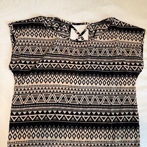 Forever 21 Geometric Black and White Women's Top